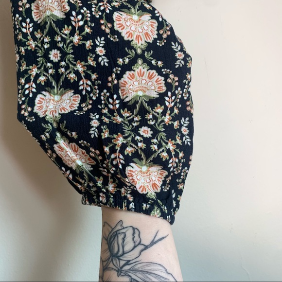 American Eagle black floral long sleeve crop blouse open circle back w tie szS - Picture 4 of 10